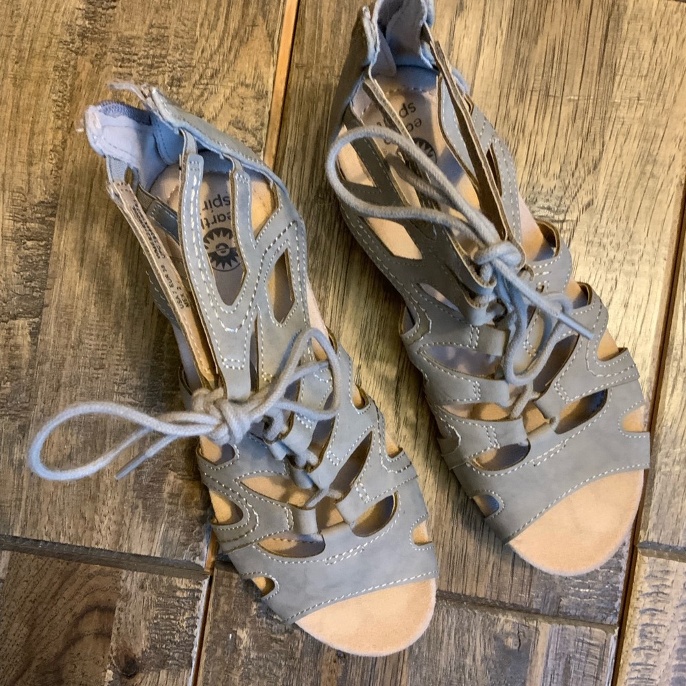 Earth Spirit Women's Light Gray Lace-Up Cutout Sandals
